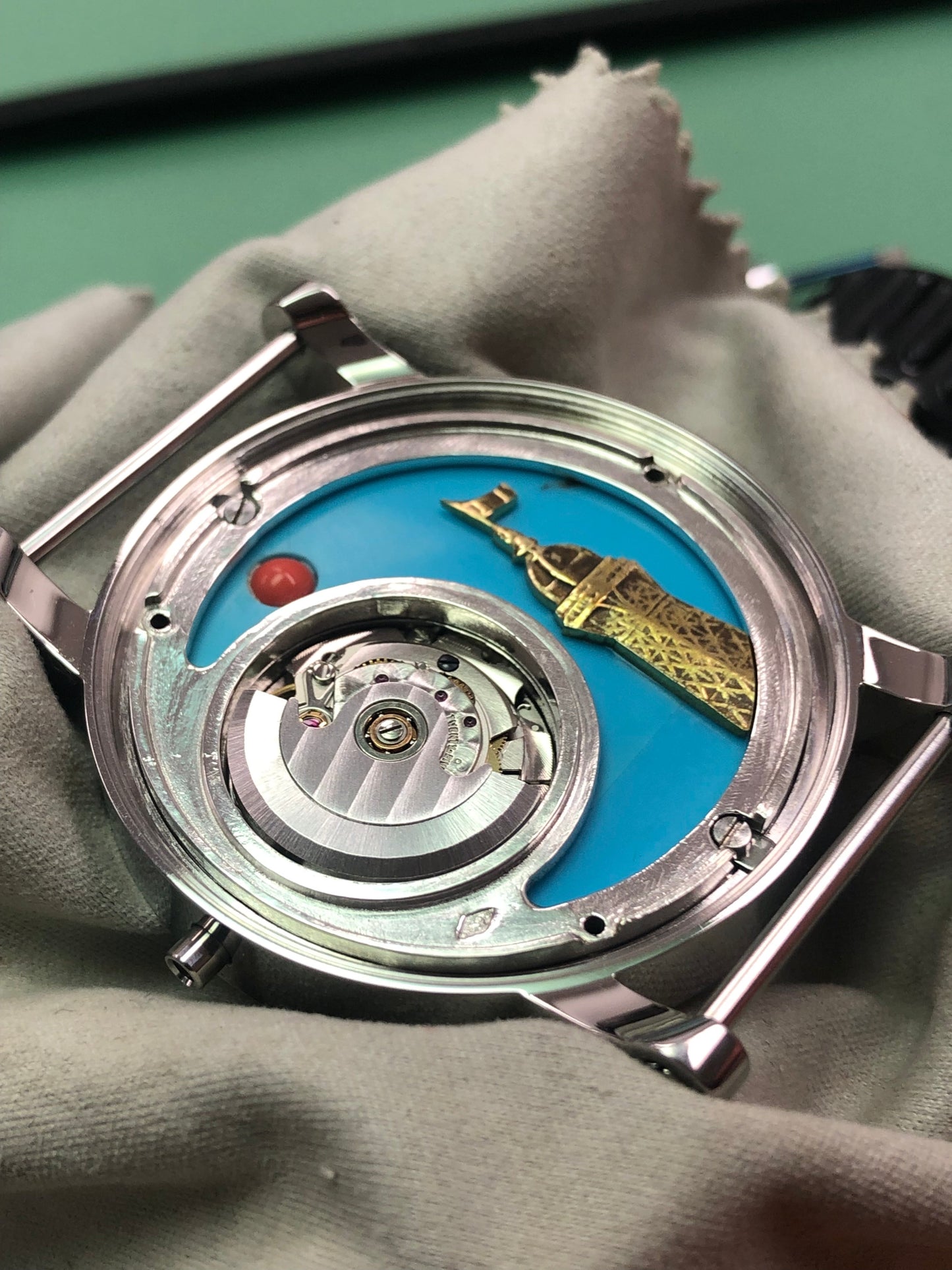 Montre Joaillière : "Eiffel" / Sur-Mesure Niveau II